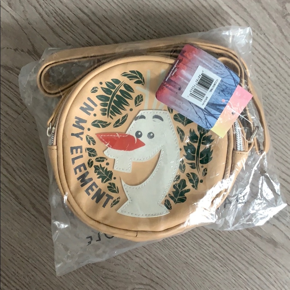 Brand new Disney x Danielle Nicole Olaf bag